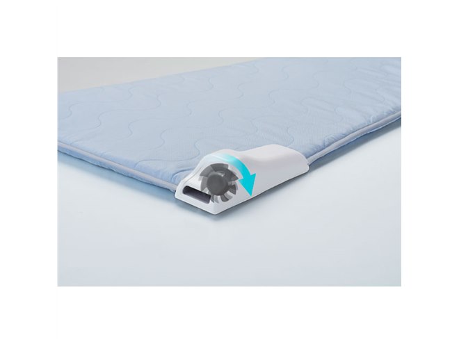 アテックス、寝汗の熱をファンで排出する「快眠マット SOYO」にミドル
