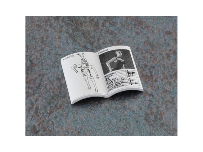 ハセガワ、1/12スケール模型のレトロ自販機「ブックベンダー」を本日7