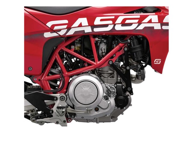 GASGAS初のストリートバイク「SM700」「ES700」登場 2022年7月に