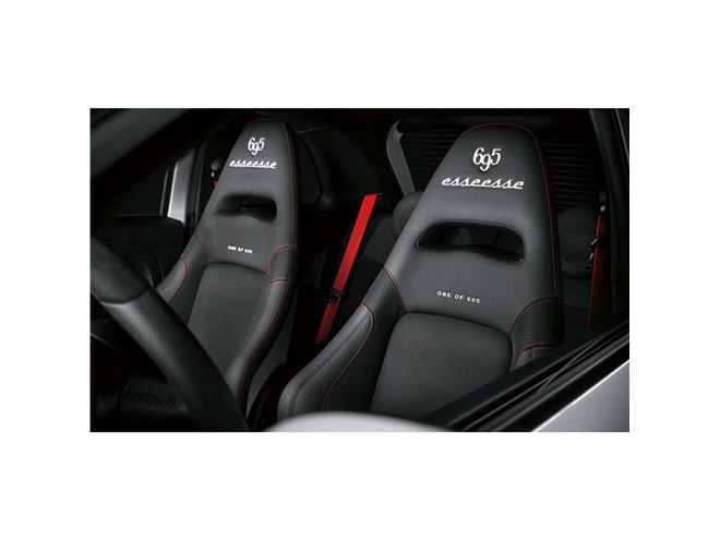 往年の名車にオマージュをささげるアバルトの限定モデル「695