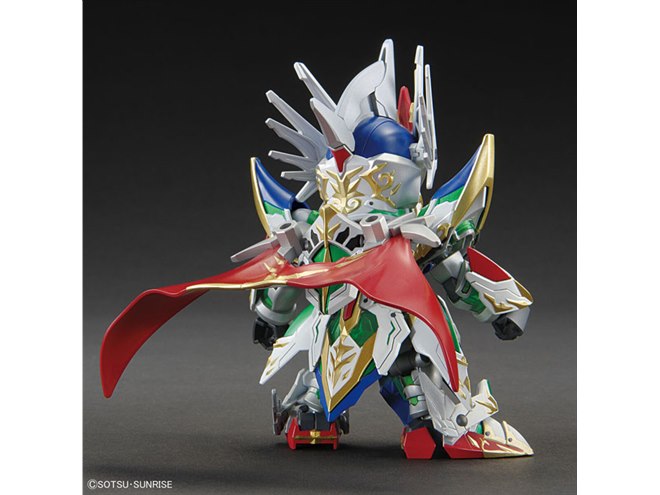 バンダイ、大剣を装備した「SDW HEROES ナイトストライクガンダム
