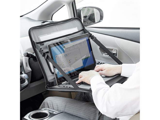 車内に作業スペースを作れる、16型ノートPC対応の「車用ハンドルテーブル」 - 価格.com