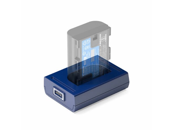 ケンコー、複数のブランドのカメラバッテリーを同時充電できる