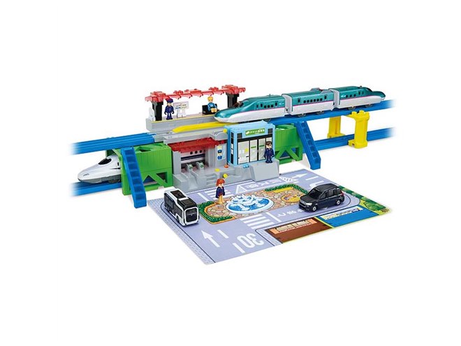 タカラトミー、4つの形に組み換え可能な駅「プラレール サウンド