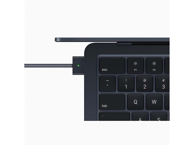 アップル、M2チップや新デザインを採用した13.6型「MacBook Air