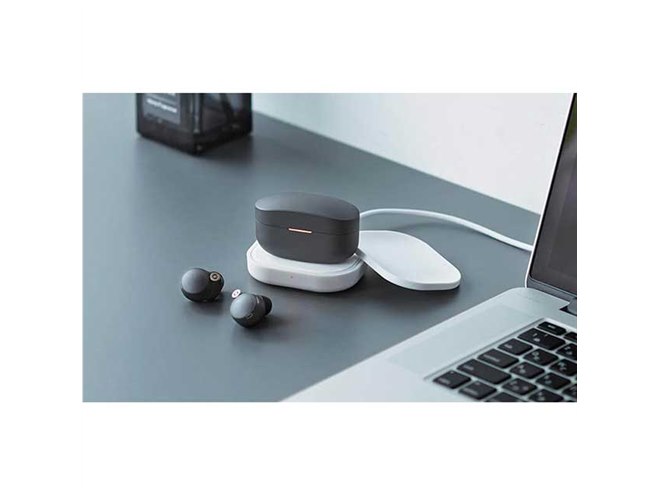 AirPods本体 ホワイト プレゼントELECOM充電器付き USB Power Delivery 65W キューブAC充電器(C×2+A×1) | エレコム