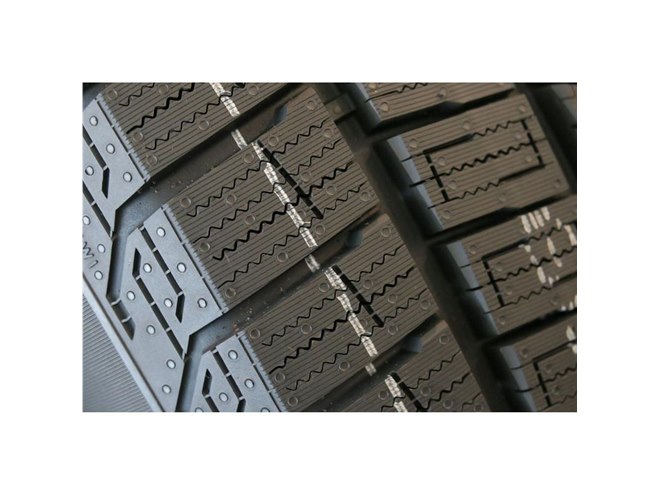 ピレリから冬用タイヤの新製品「アイス ゼロ アシンメトリコ」が登場