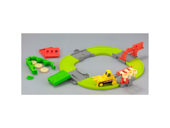 タカラトミー、レールを走りながら自動で“のりまき”が作れる「クルクル