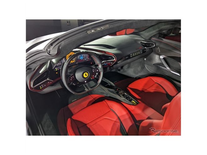 フェラーリ『296 GTS』日本初公開、830馬力のハイブリッド