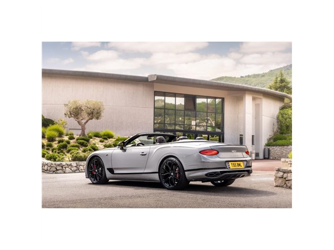 ベントレーが2023年モデルのラインナップと価格を発表 - 価格.com