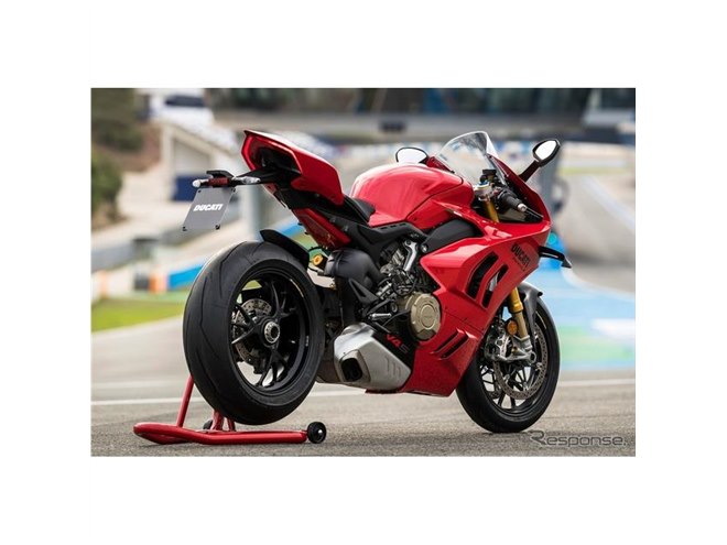 ドゥカティ『パニガーレV4』、2023年型はサーキットでさらに速く