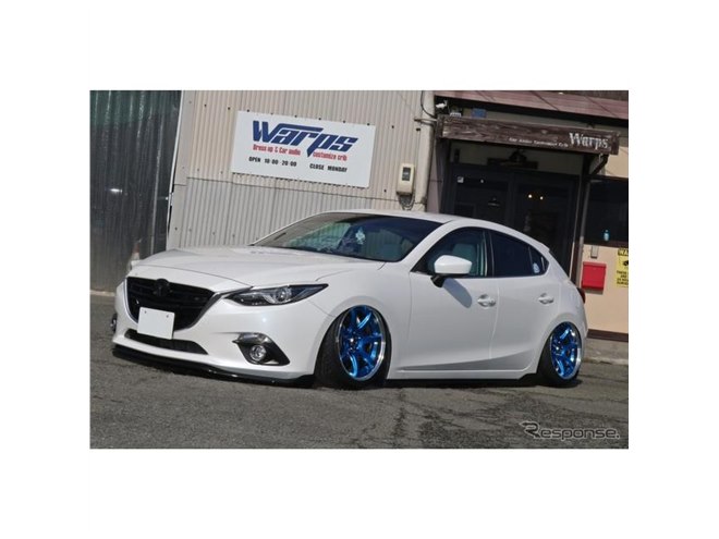 ガンダム”をイメージしたラゲッジは強烈インパクト！…マツダ アクセラ