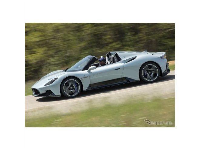 マセラティのスーパーカー、ガラスルーフの色が変わる…『MC20チェロ