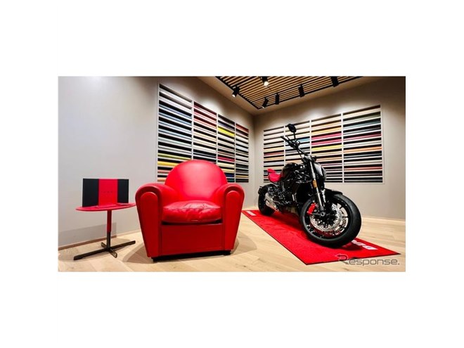 世界限定500台のドゥカティはシートが特別！ ポルトローナ・フラウと