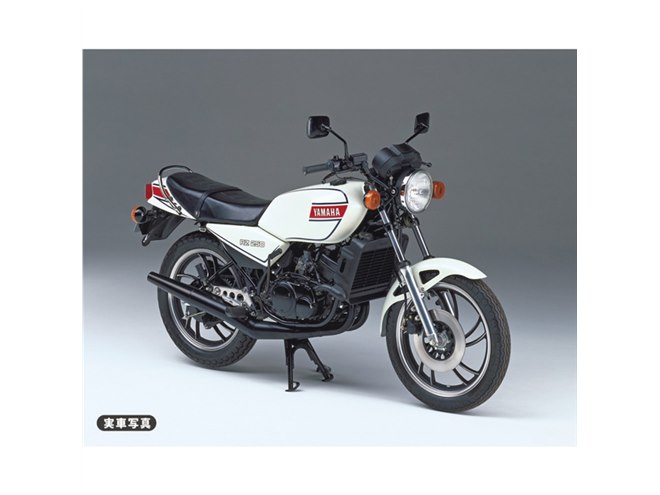 実車取材から完全新金型で再現、ハセガワ「ヤマハ RZ250（4L3）」1/12