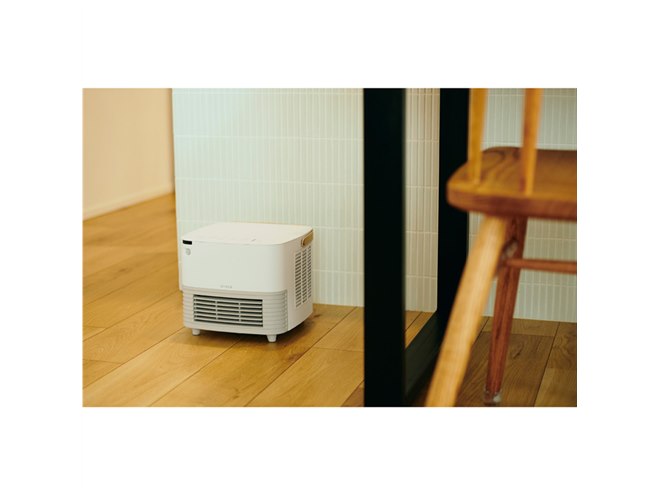 シロカ、コンパクトながら約3.5m先まで温風が届くセラミックファン