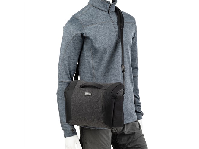 ★手元に届いてすぐ使える！★カメラバック付き！ D40 プラスシェル トレック04 ズームバッグ S ブラック - ハクバ写真産業