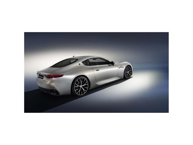 新型「マセラティ・グラントゥーリズモ」デビュー ブランド初のEVも