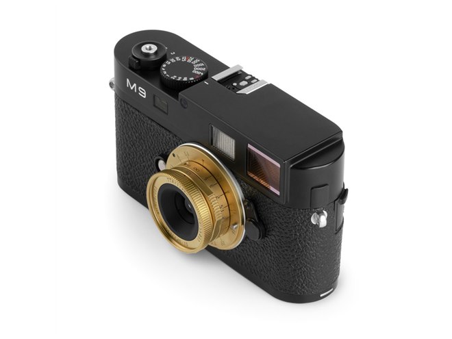 世界各500本限定、ライカM用「TTArtisan 28mm f/5.6」にゴールド