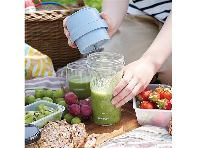 外出先でも作りたてジュースを楽しめる、充電式ポータブルミキサー