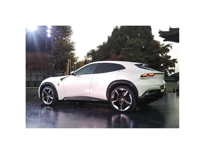 4ドアのスーパースポーツ「フェラーリ・プロサングエ」日本上陸 - 価格.com