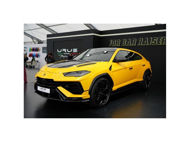 ランボルギーニ・ウルス ペルフォルマンテ」日本初披露 - 価格.com