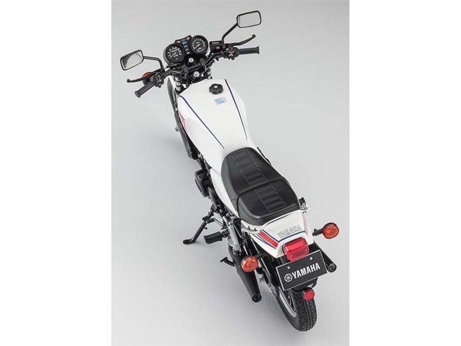 ハセガワ1/12ヤマハRZ250 完成品 ハセガワ、1/12スケール模型「ヤマハ RZ250（4L3）」を本日11/19