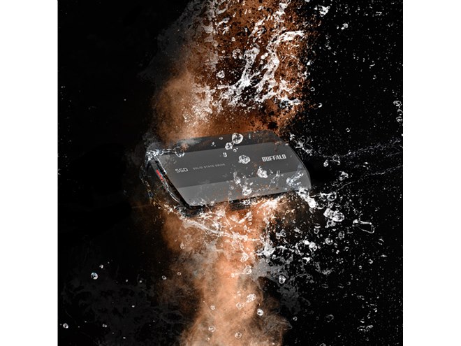 バッファロー、約1050MB/sのリード速度を実現した防塵・防滴・耐衝撃