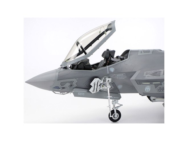 米空軍や航空自衛隊など9か国のマーキングを収録、「F-35A ライトニングII」1/48模型 - 価格.com