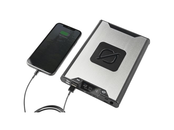 Goal Zero、厚さ2.5cm/重量0.9kgの薄型ボディを実現した25600mAh
