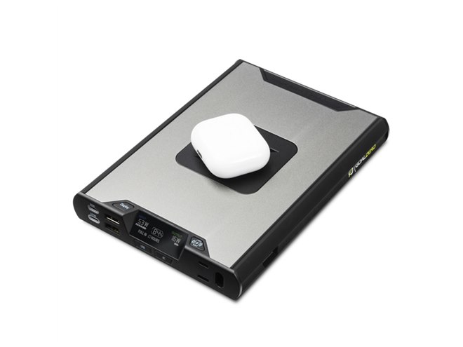 Goal Zero、厚さ2.5cm/重量0.9kgの薄型ボディを実現した25600mAh