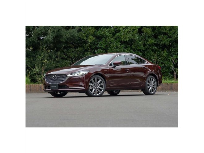 マツダ6」のデビュー20周年記念モデル登場 特別なボディーカラーを設定