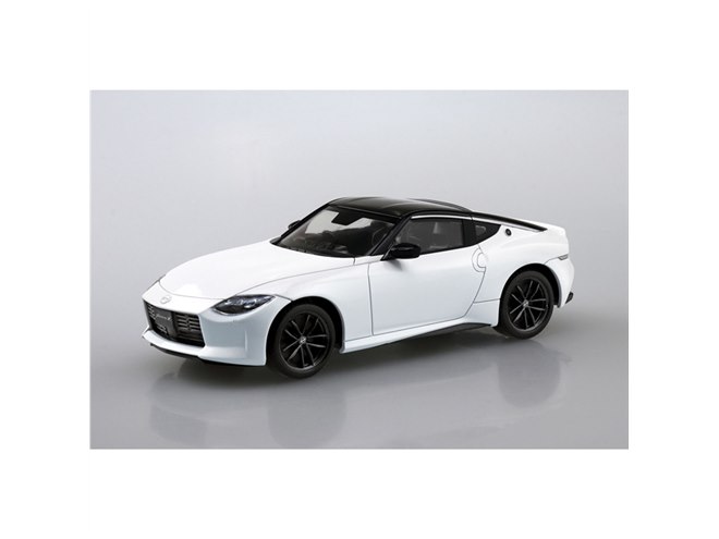 AOSHIMA、ニッサンの新型フェアレディZに新色「シルバー/ホワイト