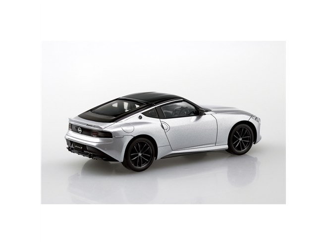 AOSHIMA、ニッサンの新型フェアレディZに新色「シルバー/ホワイト