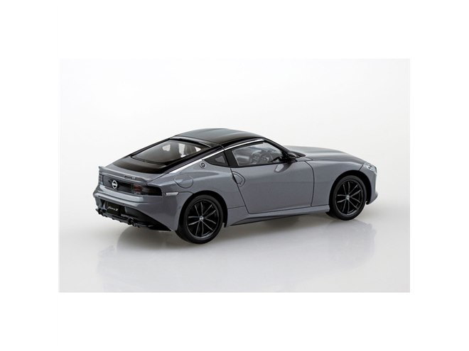 AOSHIMA、ニッサンの新型フェアレディZに新色「シルバー/ホワイト
