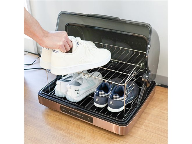 靴収納／靴乾燥 蒸れた靴をリフレッシュ、靴箱タイプの乾燥機「ムレ取れ荘」サンコー