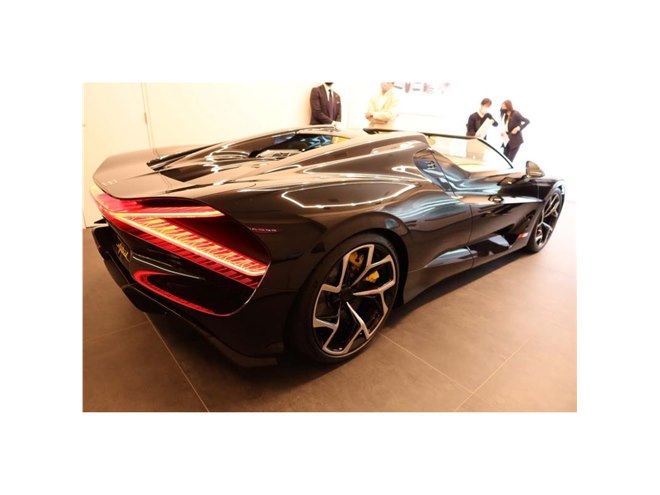 最高出力1600PSで価格は約7億円 ブガッティのハイパーカー「W16