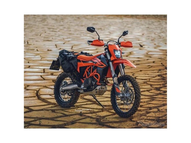 KTM、2023年トラベルカテゴリー8機種発売へ…790アドベンチャーを