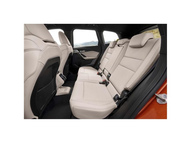 �V�^�uBMW X1�v���㗤�@�t���d�����f���uBMW iX1�v�����C���i�b�v