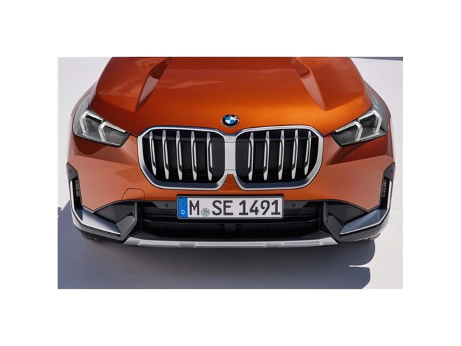 �V�^�uBMW X1�v���㗤�@�t���d�����f���uBMW iX1�v�����C���i�b�v