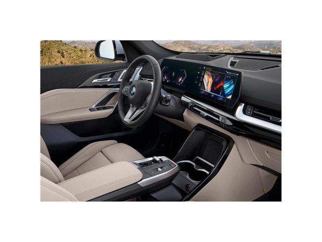 �V�^�uBMW X1�v���㗤�@�t���d�����f���uBMW iX1�v�����C���i�b�v