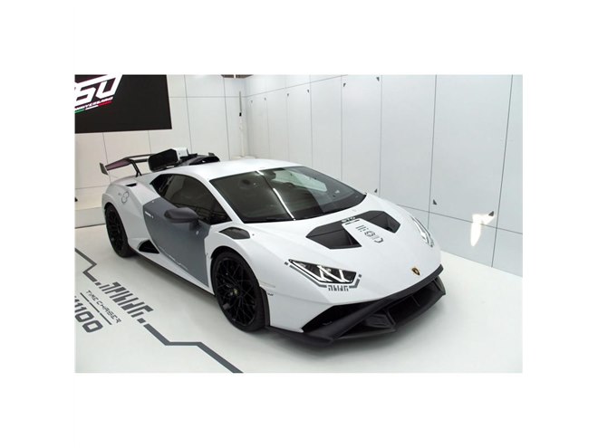 Lamborghini ランボルギーニ　オリジナルボックス付き　次世代 創立60周年を迎えたランボルギーニが日本の現代美術家IKEUCHI氏との