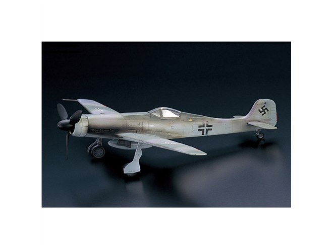 AOSHIMA、パイロットフィギュアが付属する「フォッケウルフ Ta152H-0