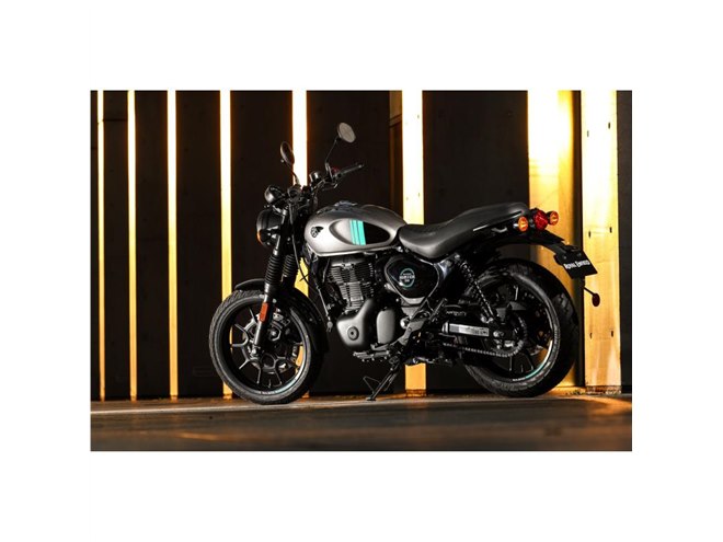 ロイヤルエンフィールドが中型ロードスポーツモデル「ハンター350」を