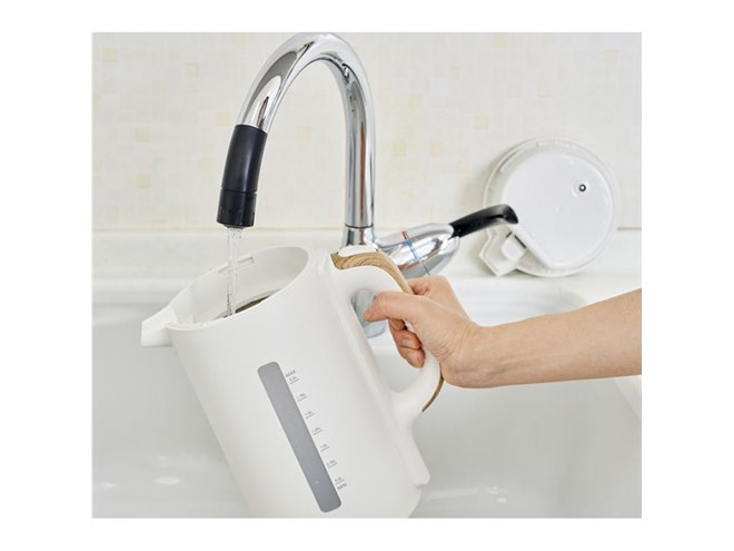 ドウシシャ、一度に2Lの湯を沸かせる「大容量電気ケトル EKX-121