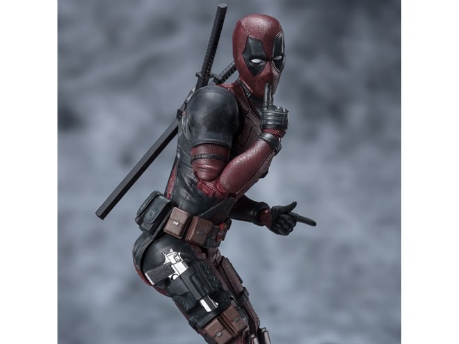 figuarts フィギュアーツ　デッドプール　＋ホルスター＆銃 Amazon.co.jp: TAMASHII NATIONS S.H.フィギュアーツ デッド