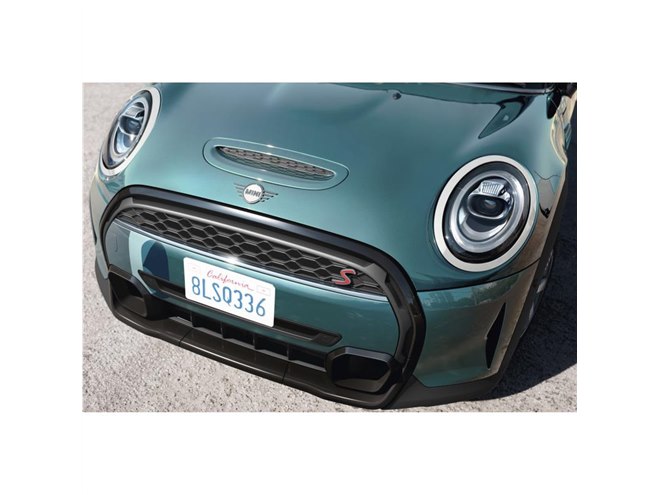 MINIコンバーチブル」の誕生30周年を記念する特別仕様車「シーサイド