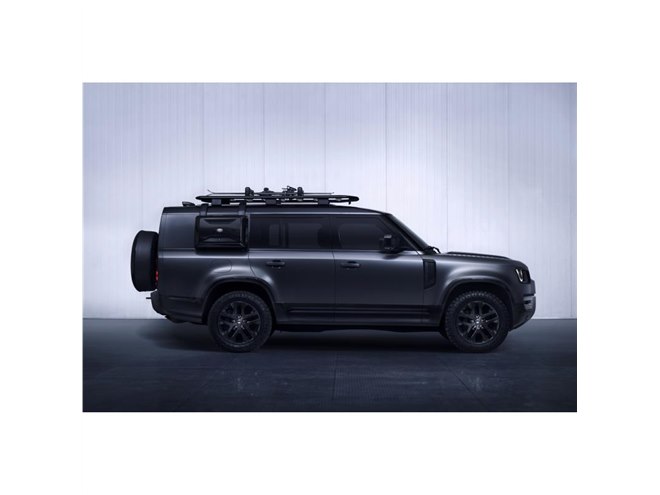 ランドローバー・ディフェンダー」の2024年モデル受注開始 525PSのV8