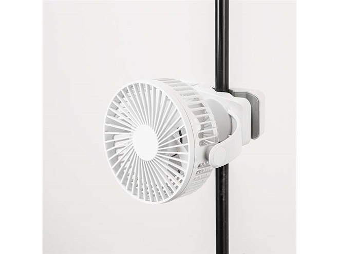 ニトリ、置く・挟む・マグネット・壁掛けに対応した充電式クリップ