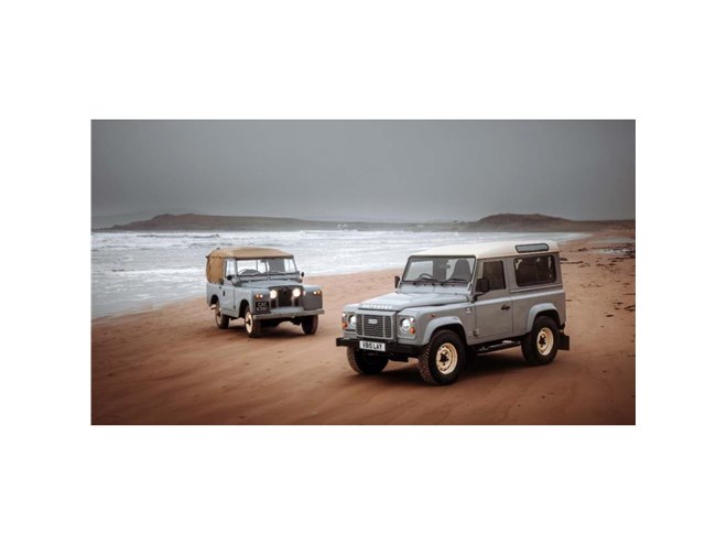 先代「ランドローバー・ディフェンダー」のレストア販売モデルに30台の